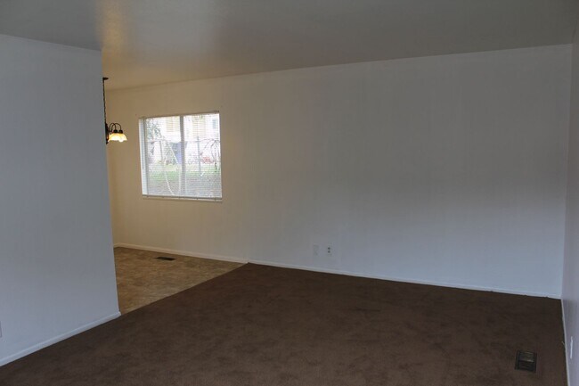 Building Photo - 254-258 E 200 S