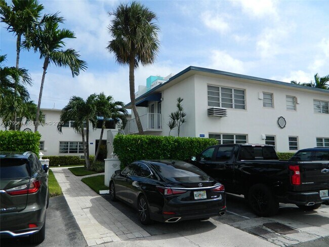 Building Photo - 624 Orton Ave