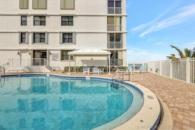 Building Photo - 840 Ocean Dr