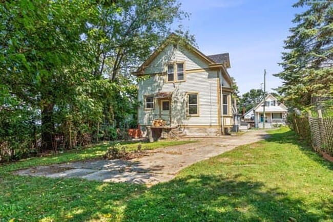 Building Photo - 3819 St Martins Pl