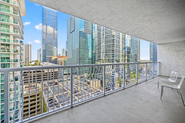 Building Photo - 1200 Brickell Bay Dr