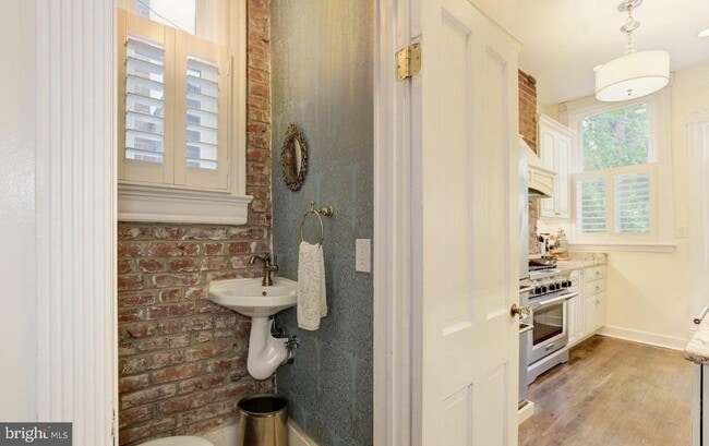 Building Photo - 1932 35th St NW