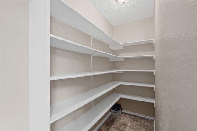 Building Photo - 6505 Tara Ln