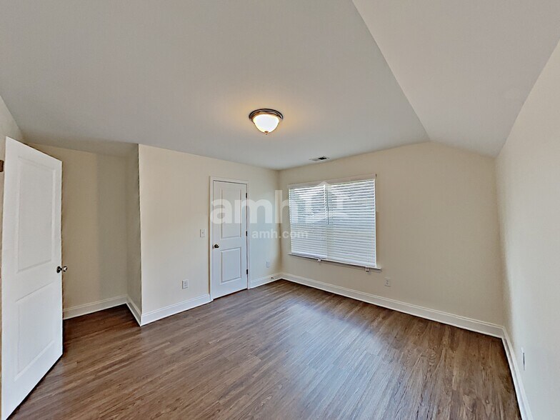 Building Photo - 27695 St Andrews Ave