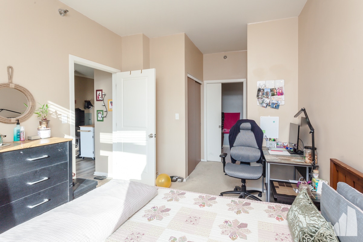 Building Photo - 1 E 8th St