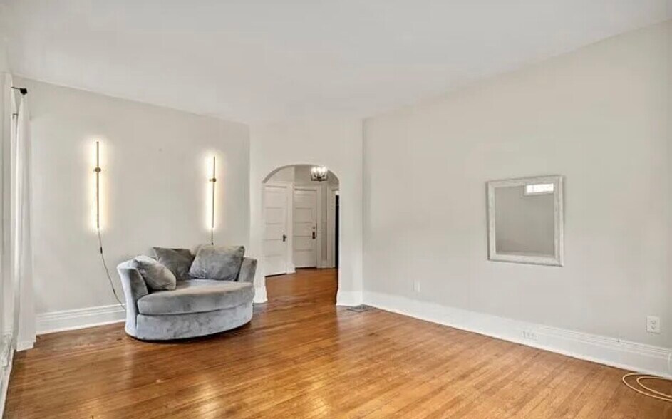 Building Photo - 242 Norwood Ave