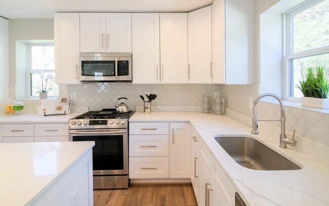 Building Photo - 4410 16th St NE