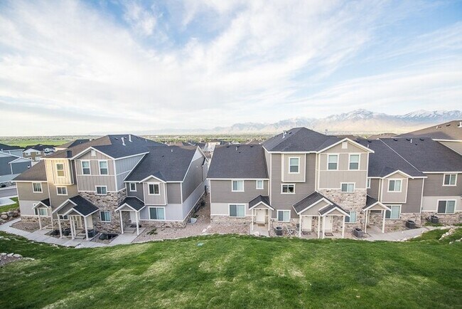 Primary Photo - Townhome with 2-Car Garage!