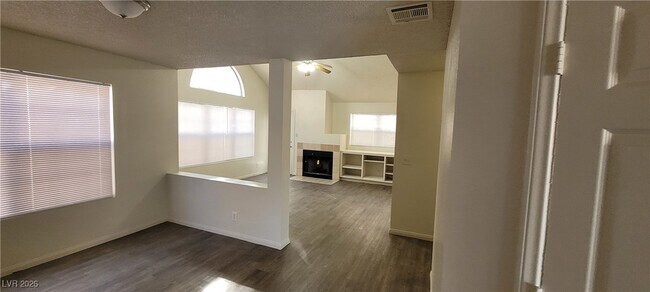 Building Photo - 6561 Avon Ct