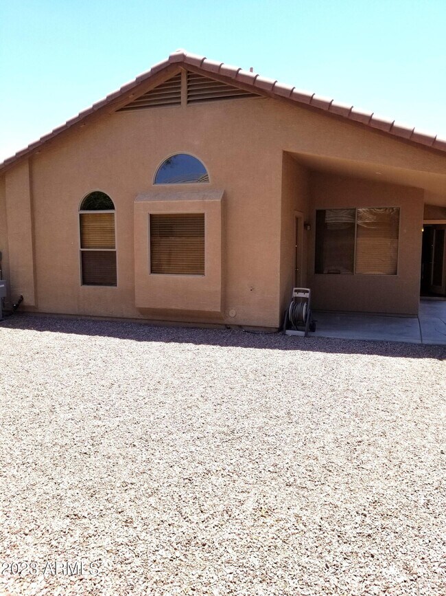 Building Photo - 712 E Marigold Pl