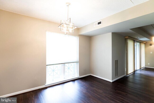 Building Photo - 11804 Breton Ct