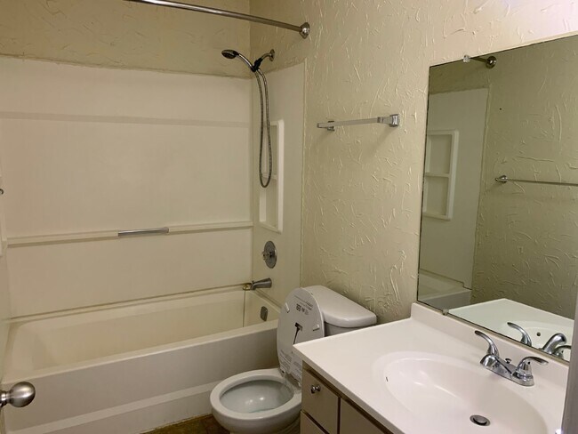 Building Photo - Condo for Rent