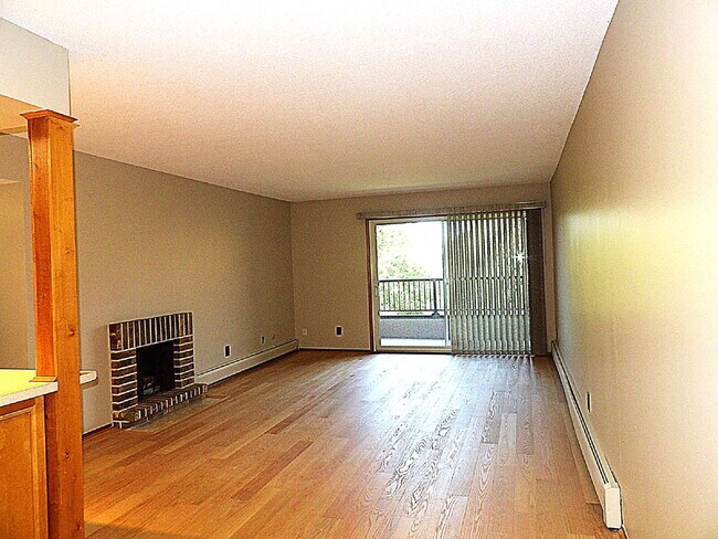 Building Photo - Beautiful 2 Bed | 2 Bath Condo in Roseville