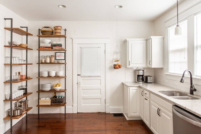 Building Photo - 2231 Blair Blvd