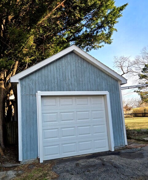 Building Photo - 100 Melvin Ave