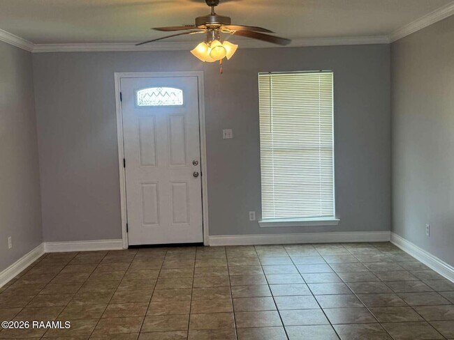 Building Photo - 127 Country Living Dr
