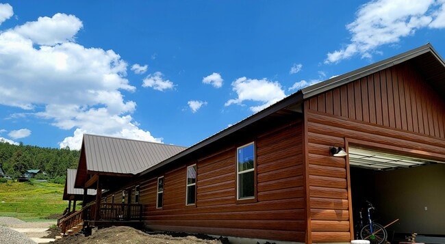 Building Photo - 401 Alpine Dr