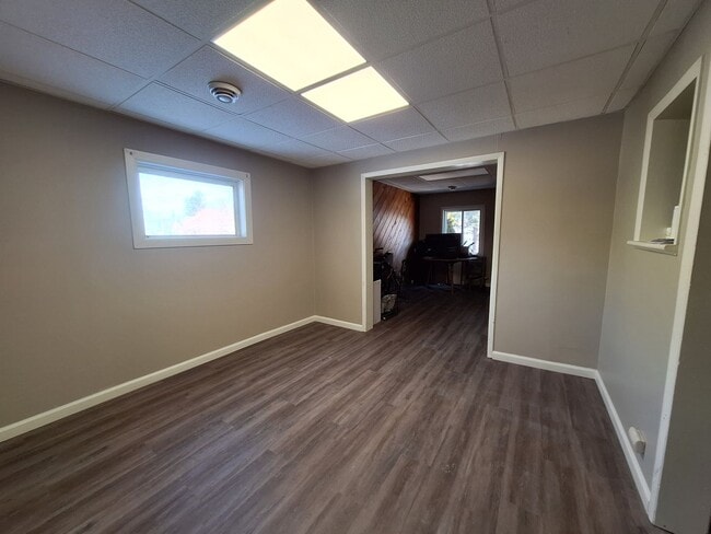 Building Photo - 2 Bedroom Home - Open August 1st!