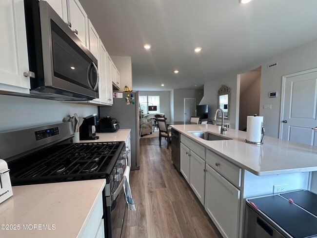 Building Photo - 248 Macoun Way