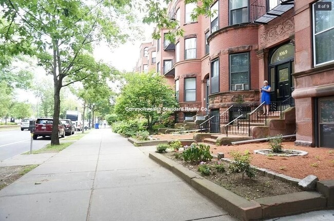 Building Photo - 1069 Beacon St