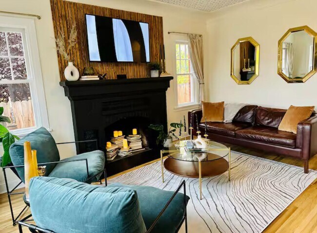 Building Photo - Midtown Modern Home on Expansive Lot