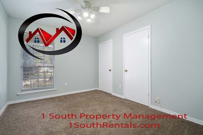 Building Photo - 1725 Wagon Wheel Dr