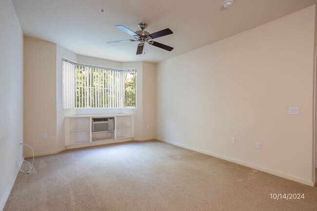 Building Photo - Available April 5th!  2 bedroom, 2 bath, 1-parking condo unit at The Cove Waikiki