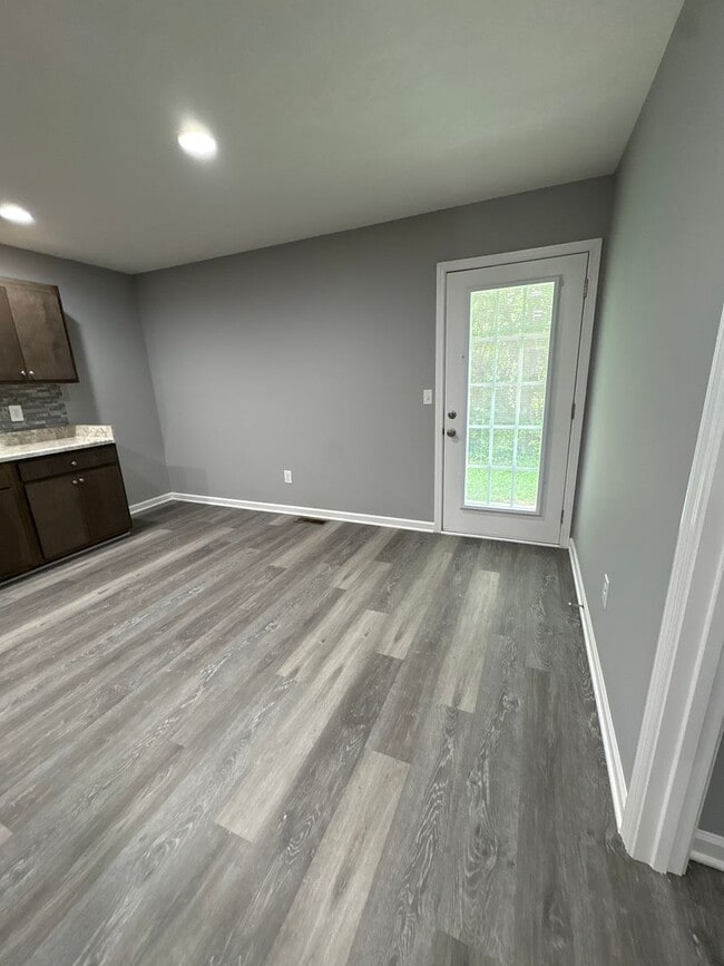 Building Photo - Newer Duplex Located Near the Heart of Tullahoma!