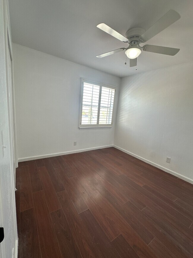Building Photo - 7461 Plaza Redonda Dr