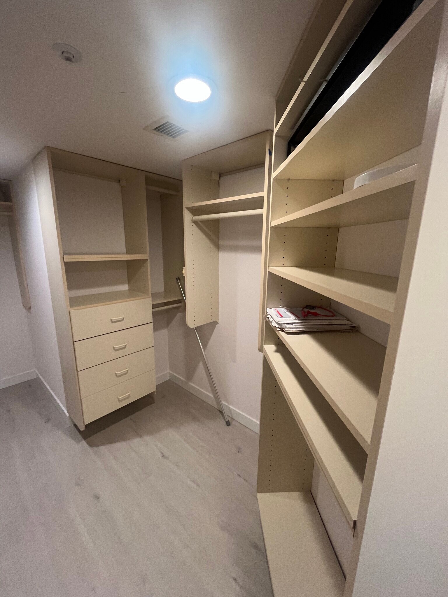 Master Walkin Closet - 500 W Harbor Dr