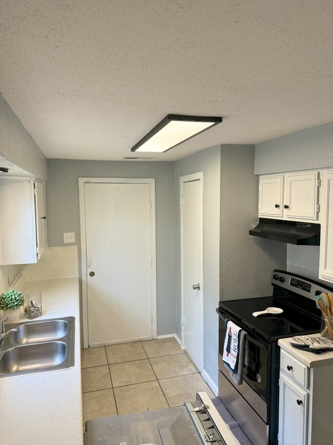 Building Photo - 3831 Heatherbloom Dr