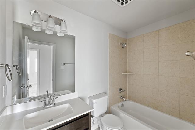 Building Photo - 3301 Solana Cir