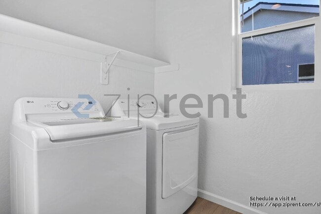 Building Photo - 1330 W Prescott Ave