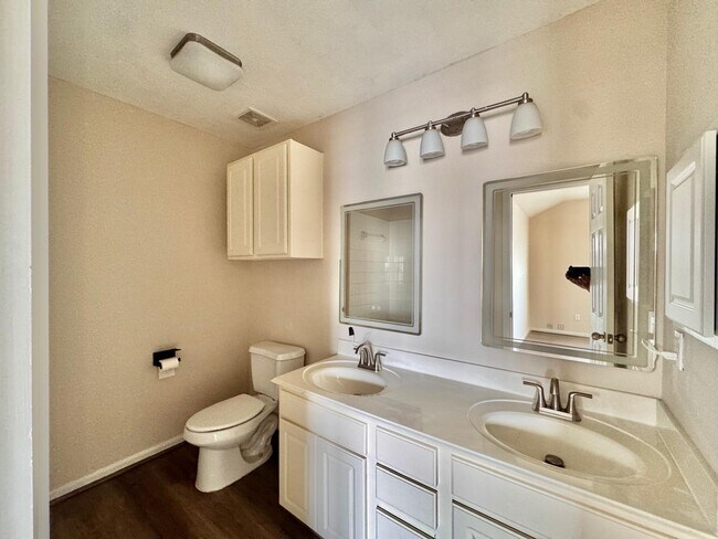Building Photo - 3947 Calgary Cir