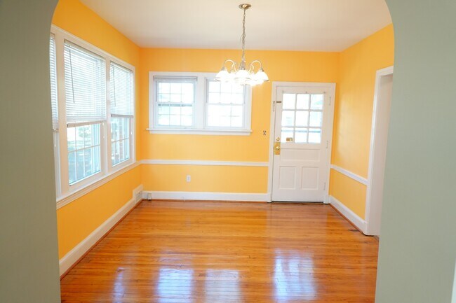 Building Photo - 800 Maplewood Ave