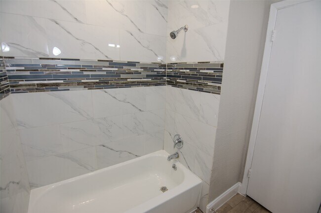 Building Photo - 1617 Northwood St