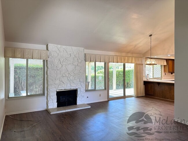 Primary Photo - Charming 3 bedroom on Golf Course