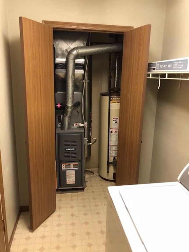 Building Photo - 4809-4811 Geyser Blvd