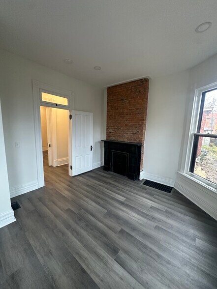 Building Photo - 81 Warren St