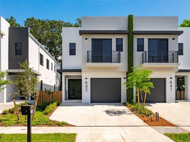 Building Photo - 841-843 SW 29th St