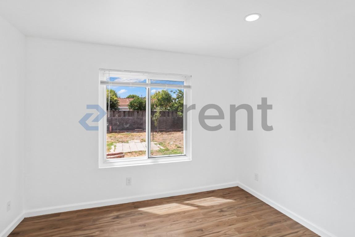 Building Photo - Unit