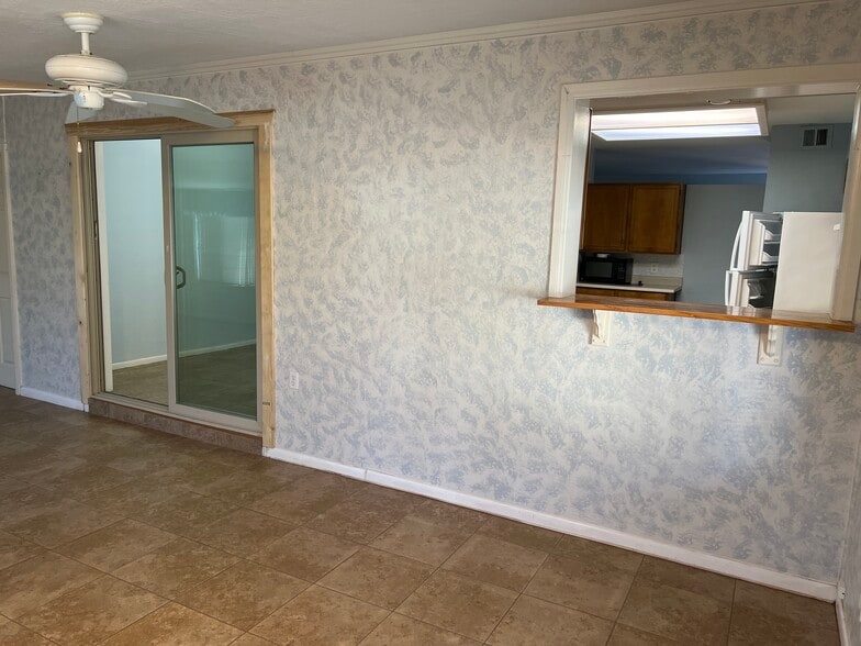 Family room - 10946 W Canterbury Dr