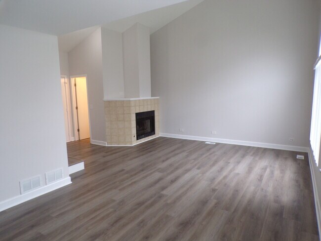 Building Photo - 13 Redbud Ct