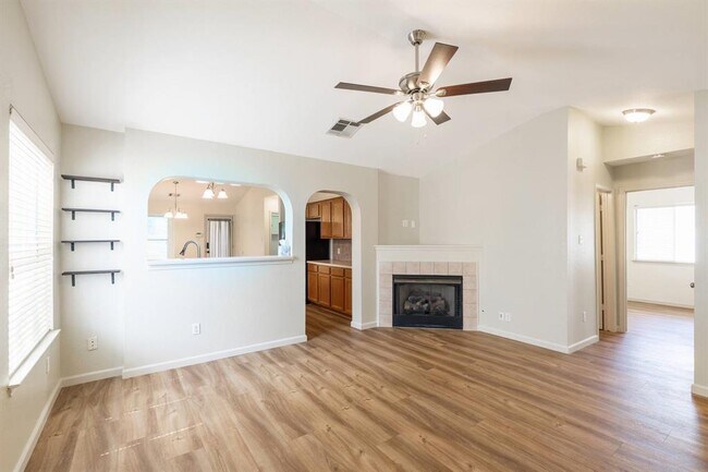 Building Photo - 5911 Steiner