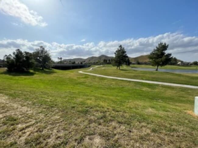 Building Photo - Stunning 2 bedroom Single-Story Home on Me...