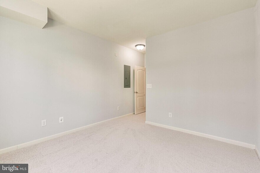 Building Photo - 24701 Byrne Meadow Sq