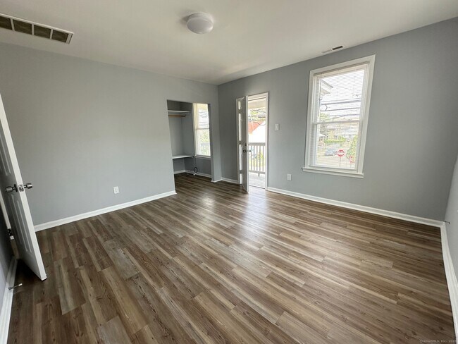 Building Photo - 227 Newfield Ave