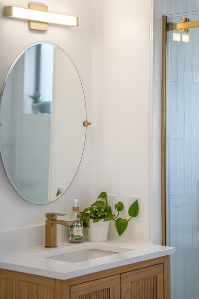 Building Photo - 40 Seacliff Dr