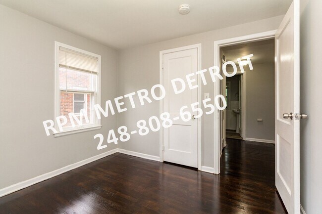 Building Photo - Traditonal 3-Bedroom Colonial Home in Detroit