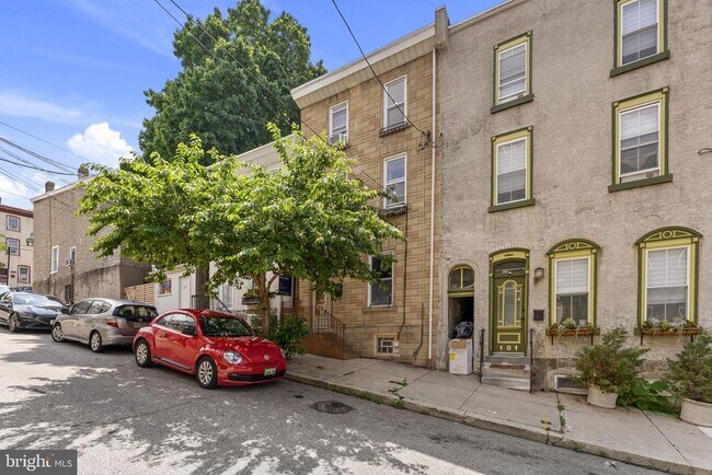 Building Photo - 183 Markle St